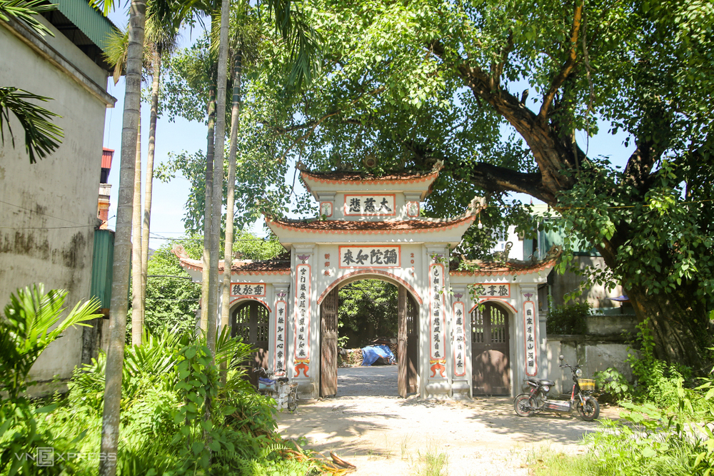 ngoi chua gan 700 tuoi o ha noi xuong cap nghiem trong