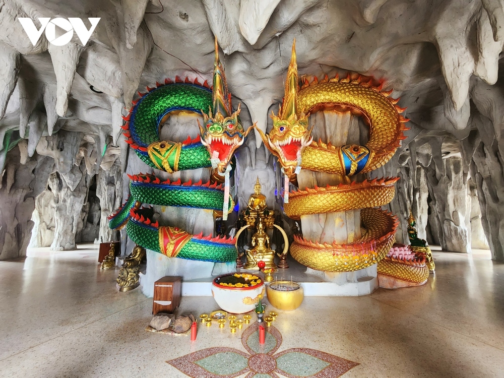 ngoi chua phat giao linh thieng o dong bac thai lan