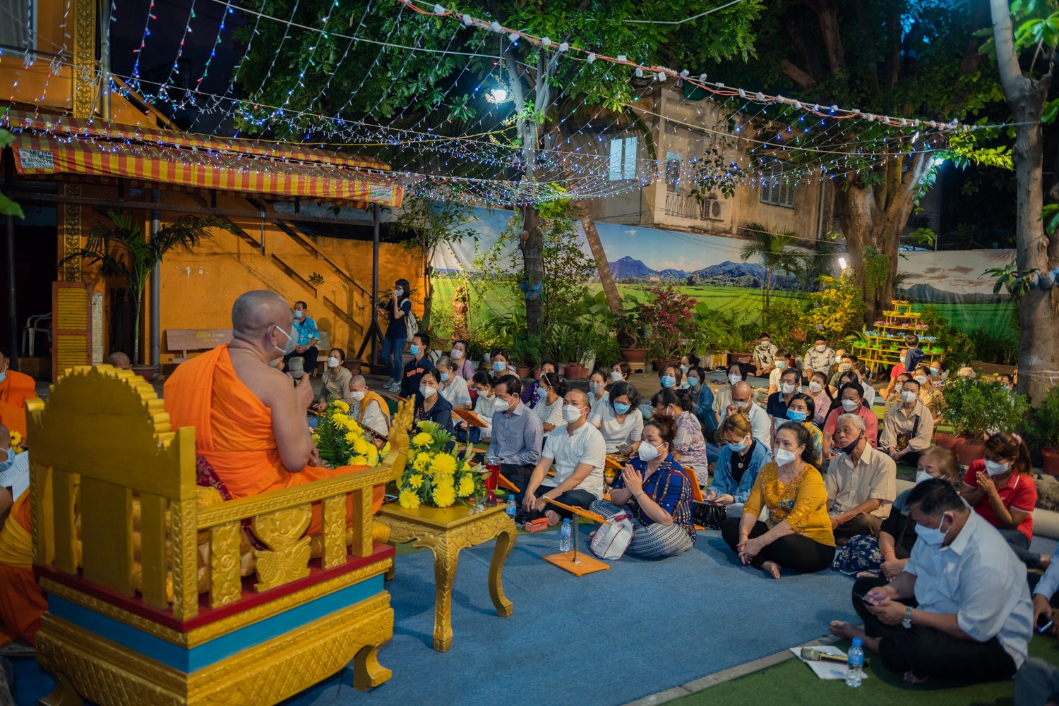 nguoi khmer thap den cau an dau nam tai chua candaransi