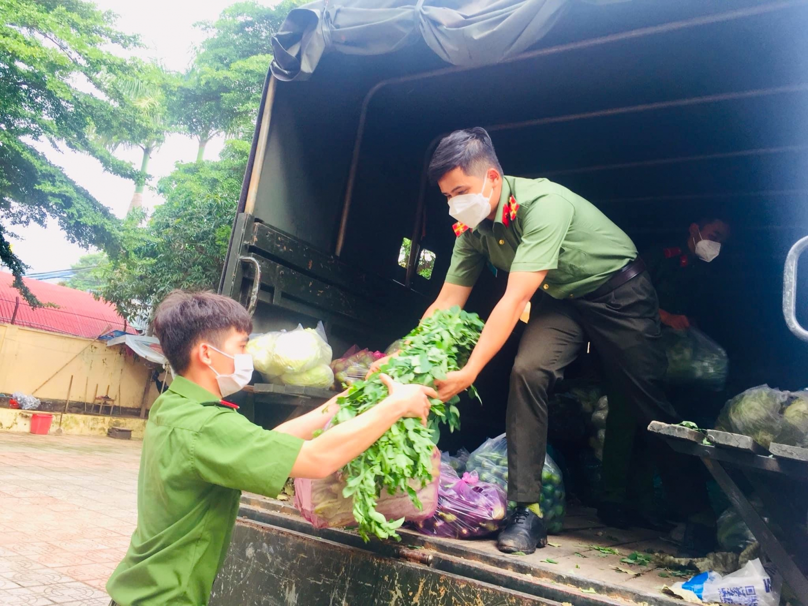 nhieu tam long vang chung tay gui 900 tui an sinh cho vung dich binh duong