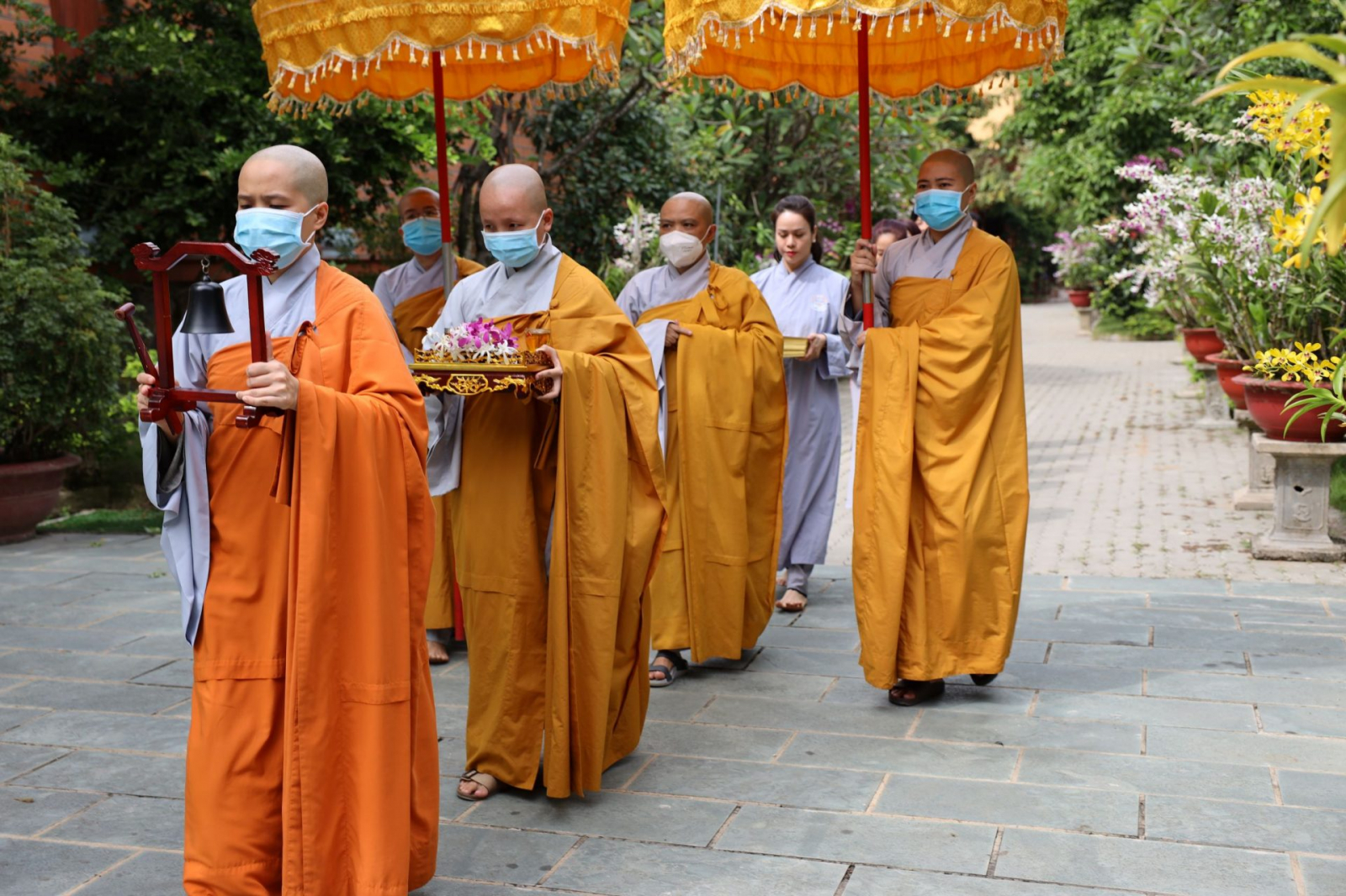 nhom nghe si tp hcm tham du khoa tu cau nguyen cho nan nhan da mat trong dai dich covid 19