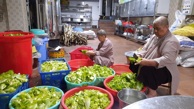 nhung chuyen xe nghia tinh cua cuu ni chung to dinh kim son