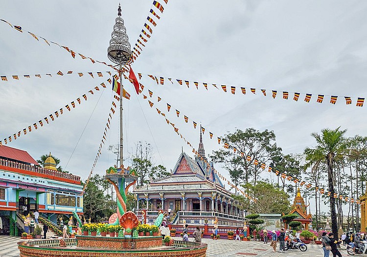 nhung ngoi chua khmer ron rang chuan bi don tet co truyen chol chnam thmay