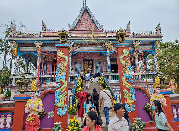 nhung ngoi chua khmer ron rang chuan bi don tet co truyen chol chnam thmay