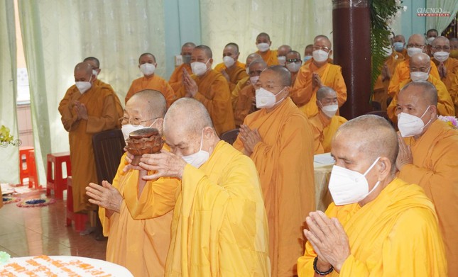 ni gioi khat si tuong niem ni truong huynh lien de nhat truong ni gioi he phai