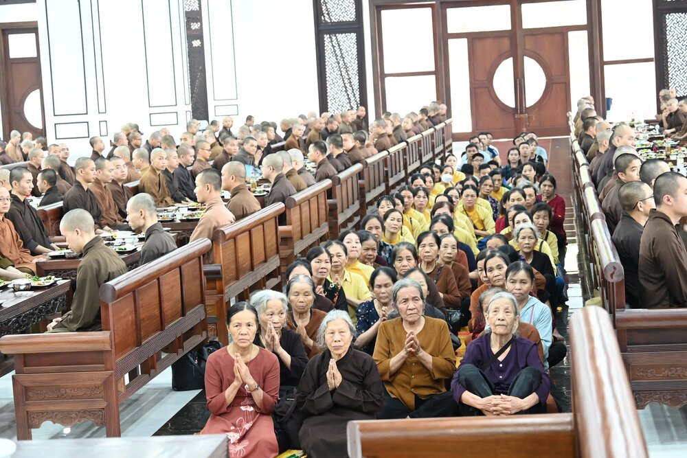 ni truong thich dam trung bac chan tu kha kinh cung duong rau qua tai hoc vien mua an cu