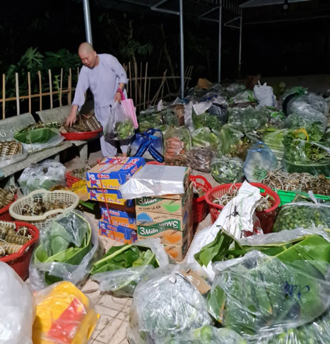 phan ban ni gioi tinh ben tre  ?? chua phuc an gui hang tan thuc pham den nguoi dan tp hcm