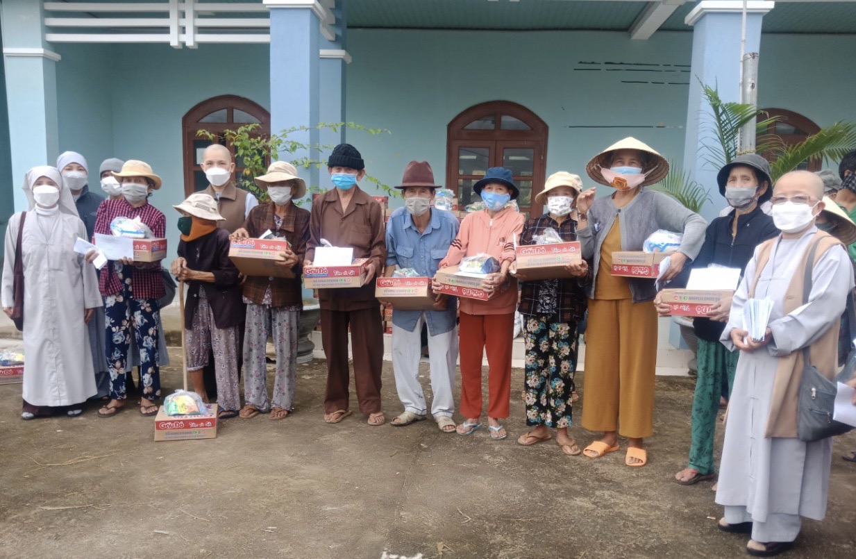 phan ban ni gioi tinh phu yen ho tro nguoi dan bi anh huong do mua lu