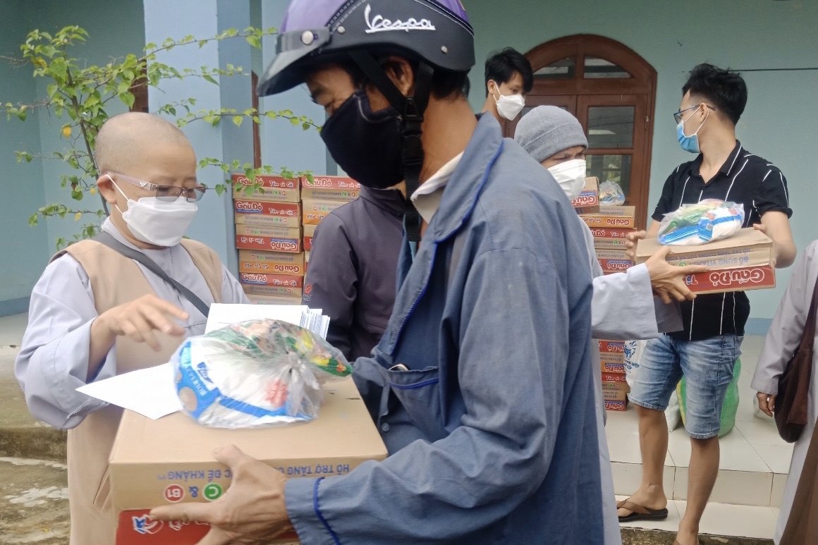 phan ban ni gioi tinh phu yen ho tro nguoi dan bi anh huong do mua lu