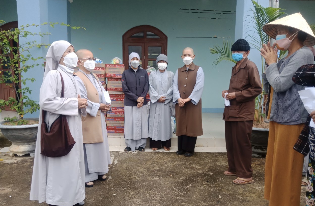 phan ban ni gioi tinh phu yen ho tro nguoi dan bi anh huong do mua lu