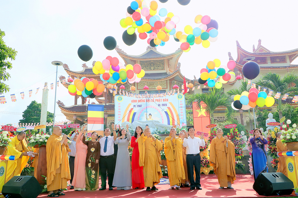 phat giao huyen dau tieng kinh mung dai le phat dan
