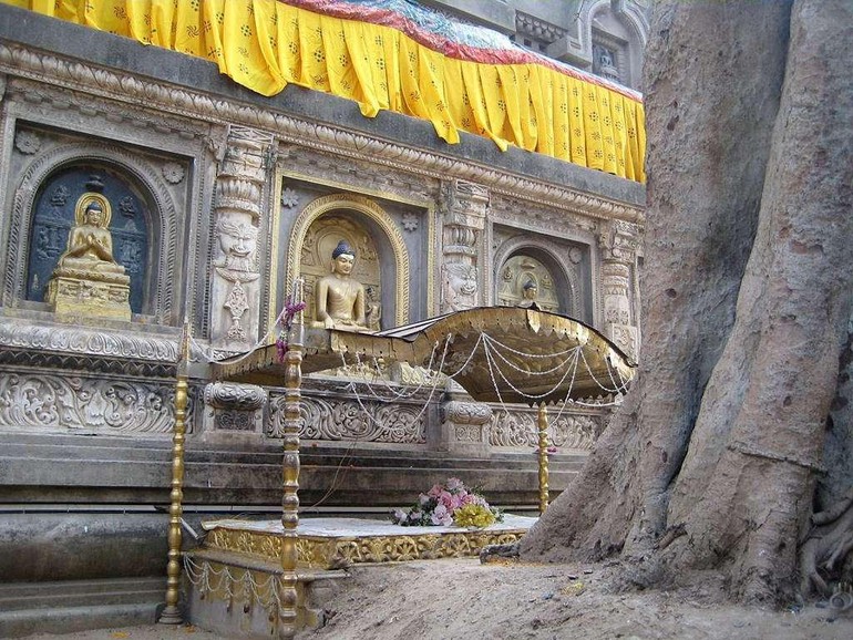 phat hien them hai toa kim cang tai bo de dao trang   an do