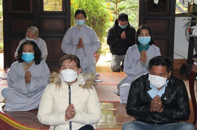 phat tu co do hue den chua du le cau an nguoi dan thu do ha noi tham du le cau an truc tuyen