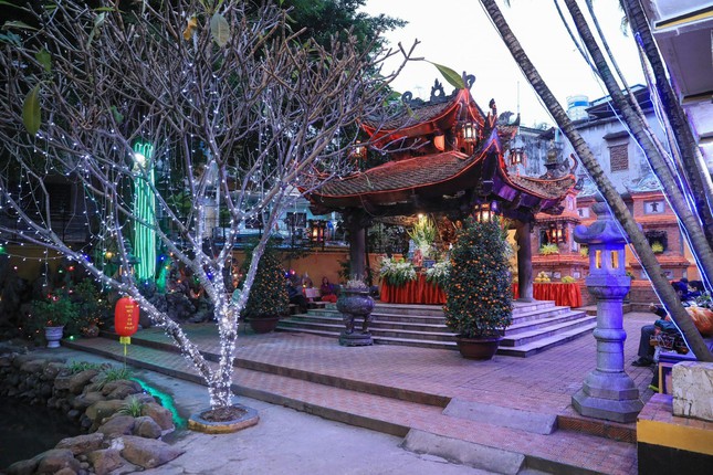 phat tu co do hue den chua du le cau an nguoi dan thu do ha noi tham du le cau an truc tuyen