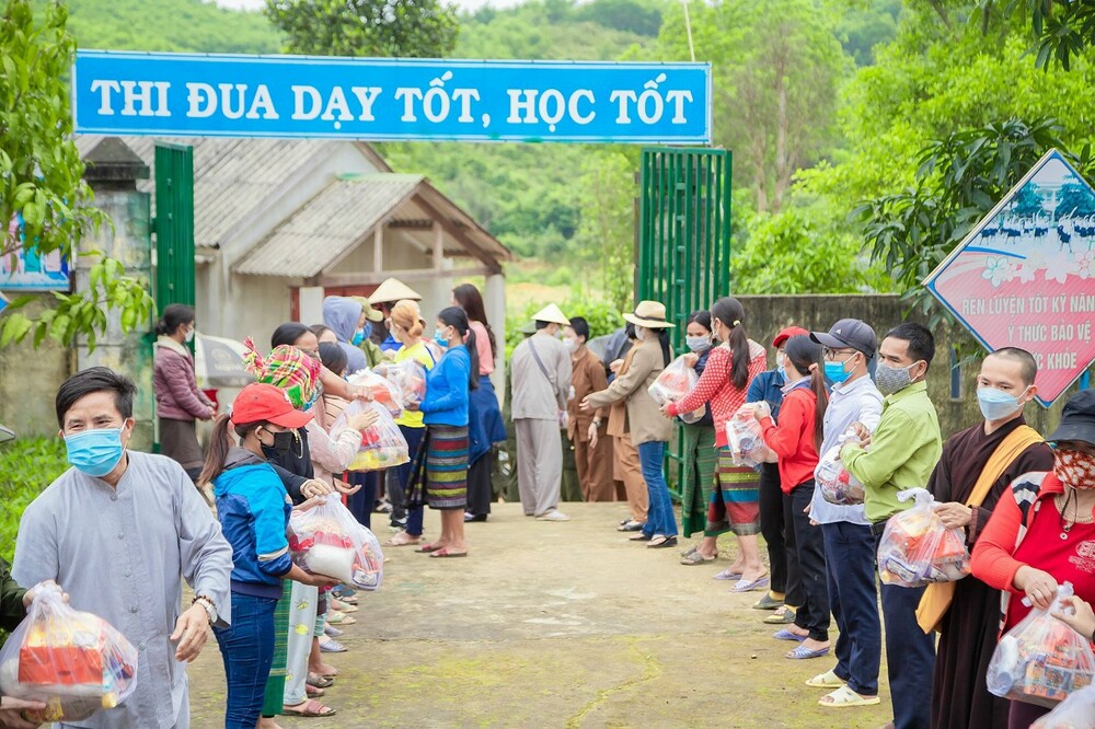 quang binh  chua hoang phuc mang niem tin ve voi ban lang