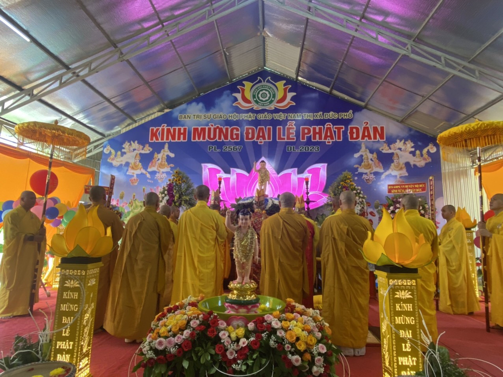 quang ngai bts ghpgvn thi xa duc pho kinh mung dai le phat dan pl 2567