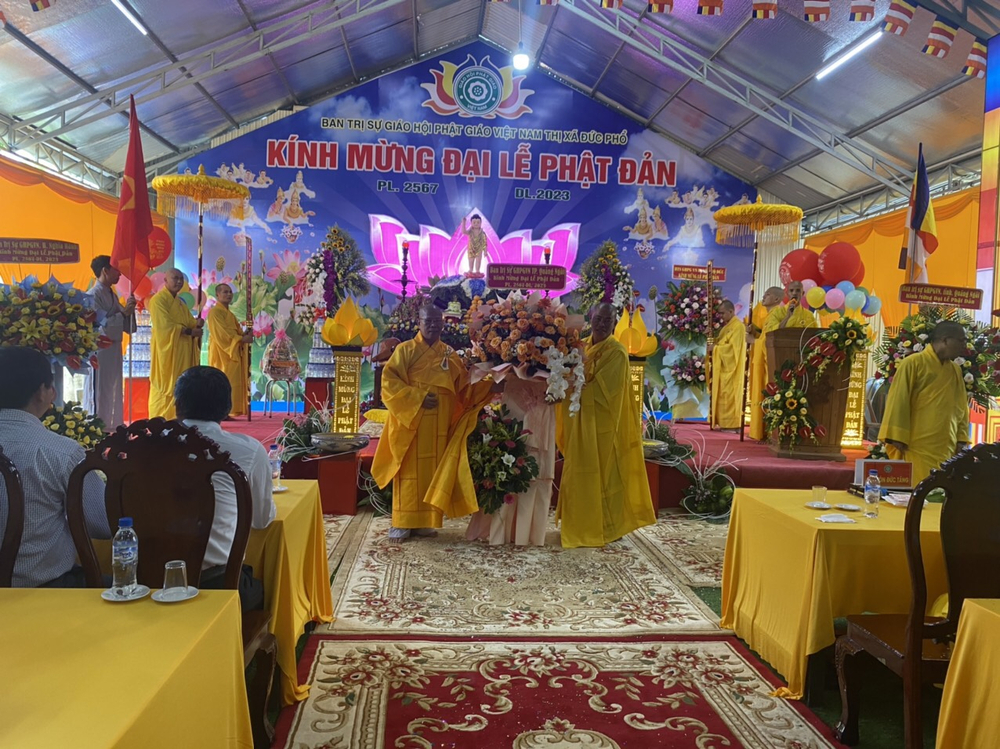 quang ngai bts ghpgvn thi xa duc pho kinh mung dai le phat dan pl 2567