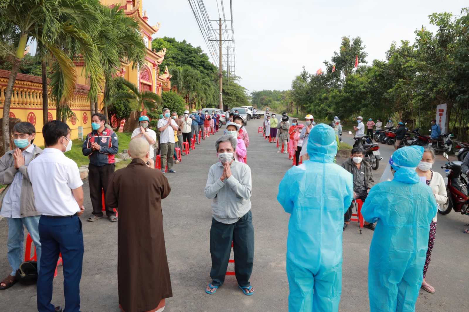 quy tu thien chua thien quang trao qua ho tro  nguoi khuyet tat trong dich covid 19