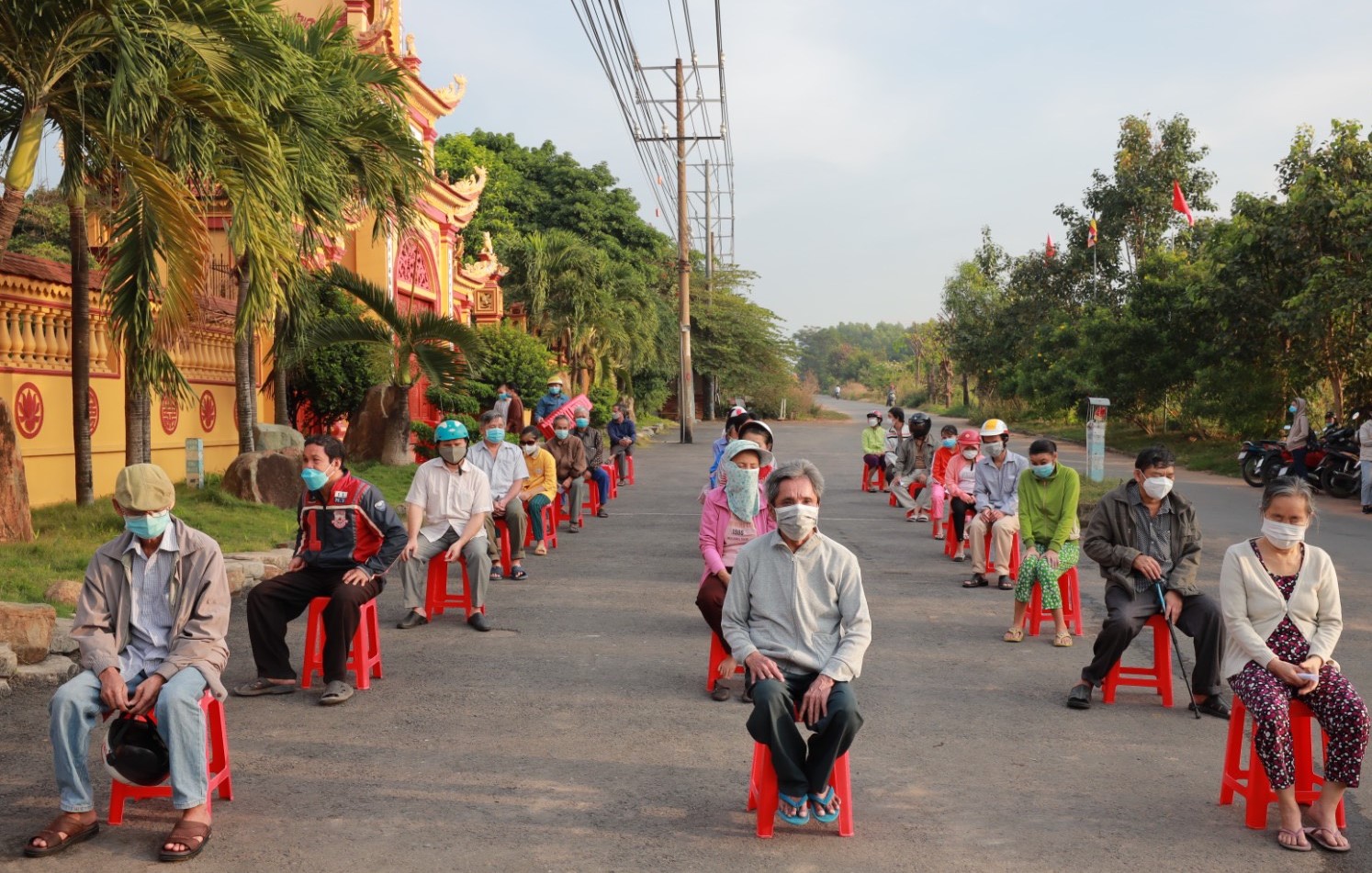 quy tu thien chua thien quang trao qua ho tro  nguoi khuyet tat trong dich covid 19