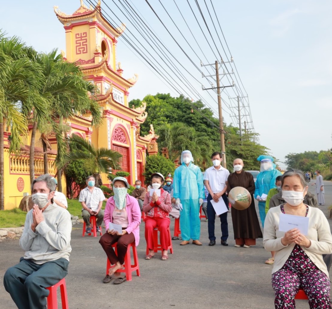 quy tu thien chua thien quang trao qua ho tro  nguoi khuyet tat trong dich covid 19