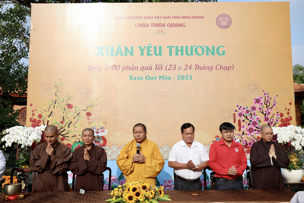 quy tu thien thien quang trao 1000 phan qua tet ?cho nguoi khiem thi va cac ho kho khan tai dia phuong