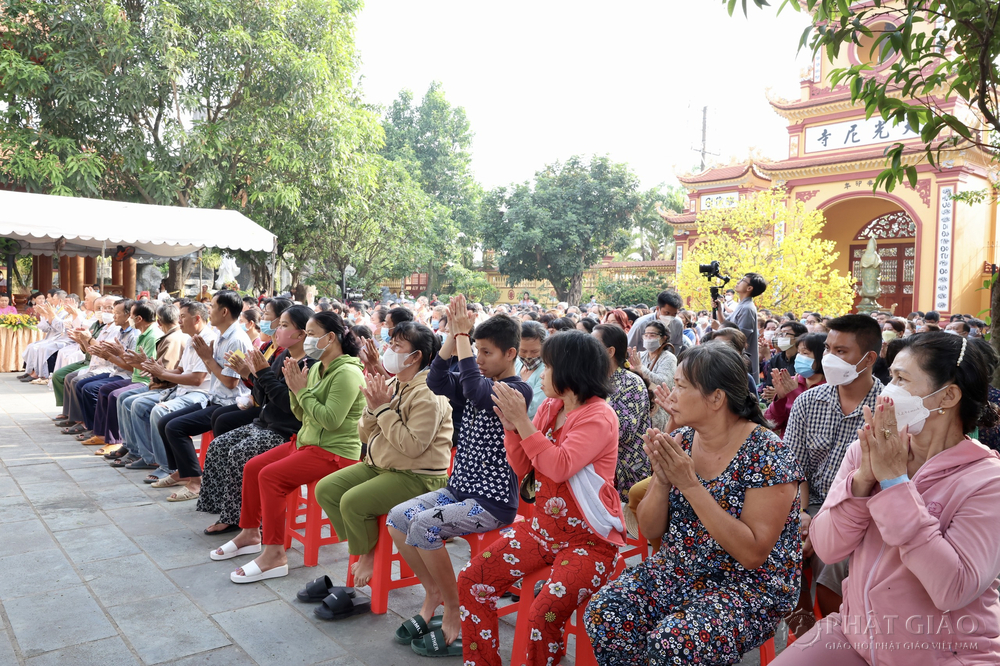 quy tu thien thien quang trao 1000 phan qua tet ?cho nguoi khiem thi va cac ho kho khan tai dia phuong