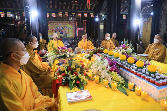 ram thang gieng o chua hue ha noi