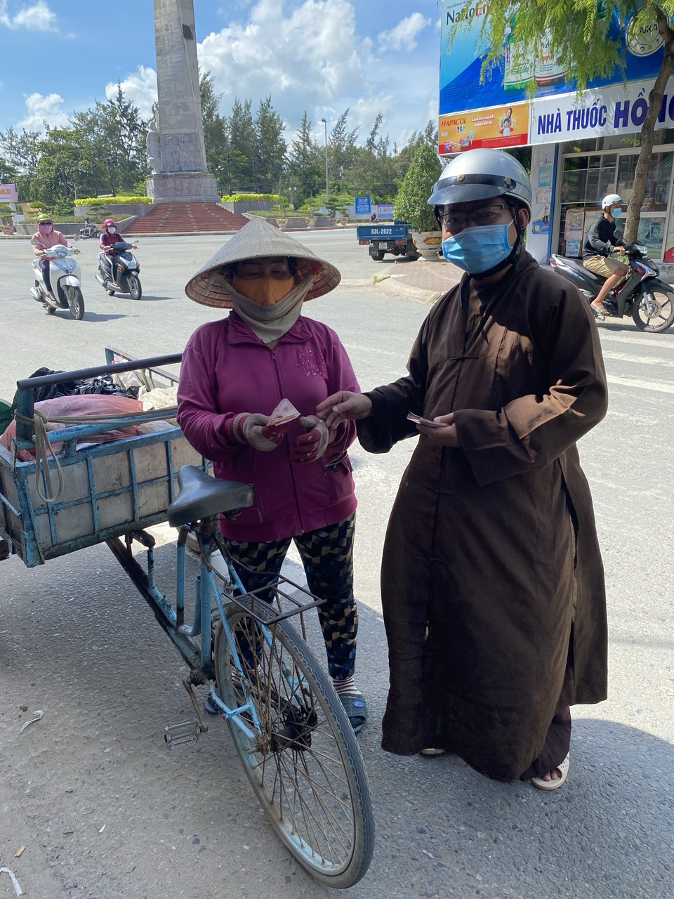 soc trang  hang tram ho ngheo duoc nhan qua ho tro dip tet quy mao