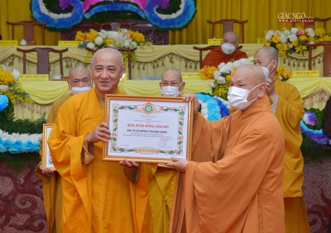 tan phong giao pham 945 vi tang ni tai hoi nghi ky 6 ?? khoa viii hoi dong tri su ghpgvn