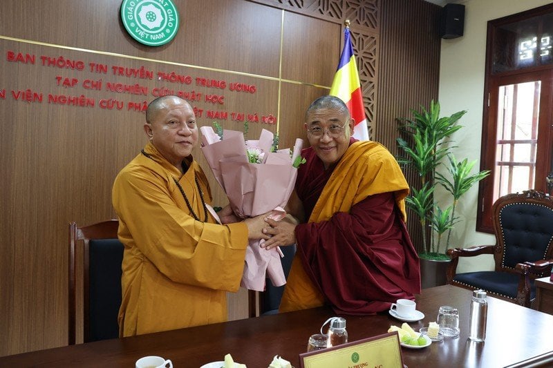 tang doan tu vien gyuto an do tham tap chi nghien cuu phat hoc tai ha noi