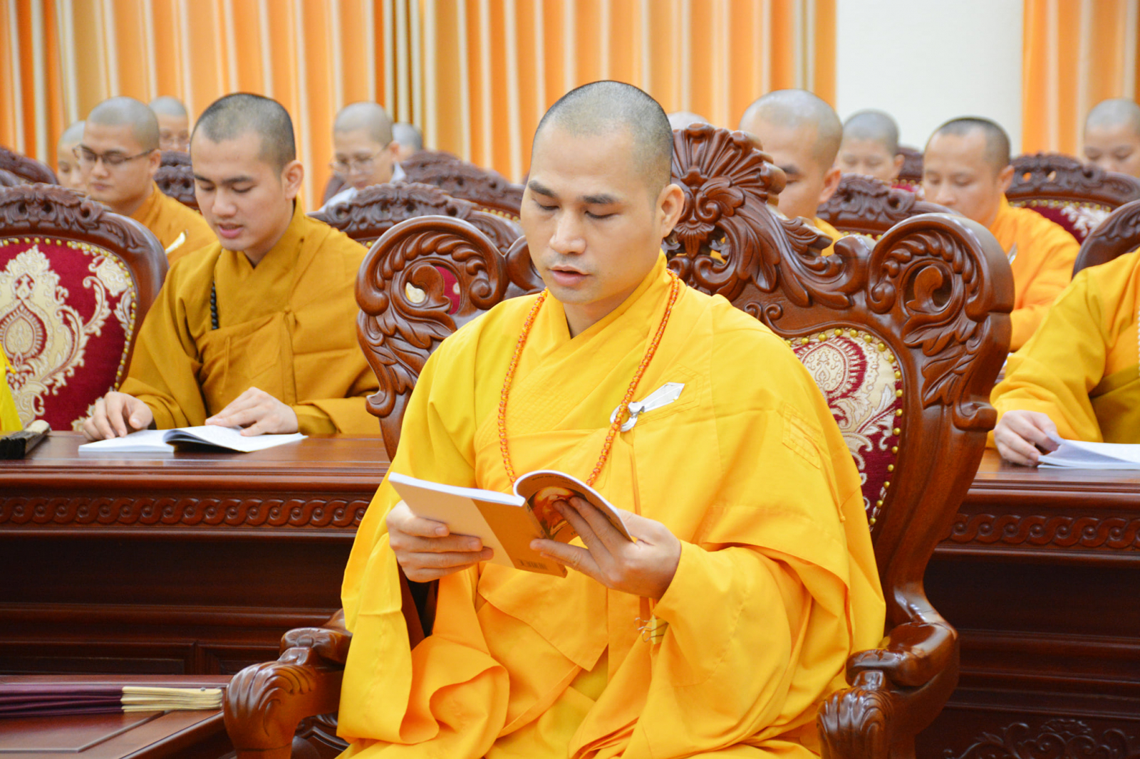 tang ni hanh gia tai ha ? truo ?ng ho ?c vie ?n pgvn buoc vao ngay hanh dao dau tien