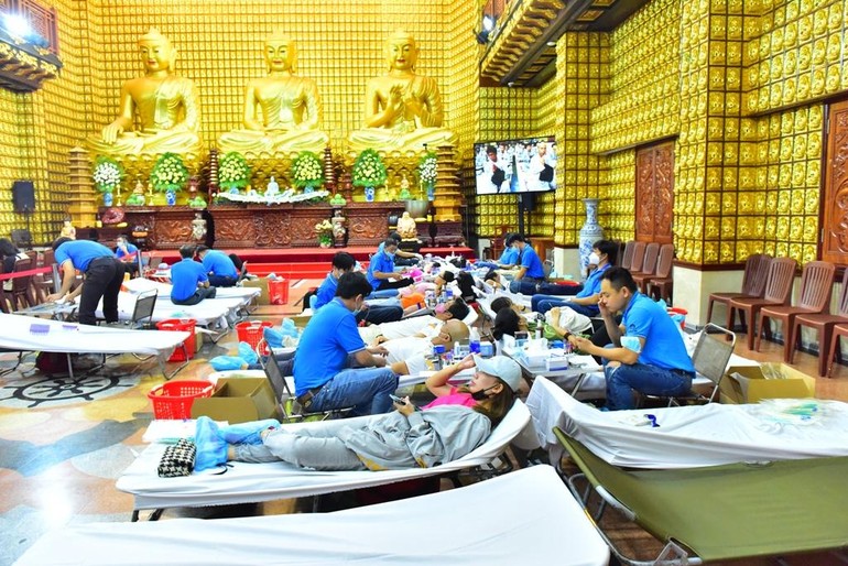 tang ni phat tu hien mau nhan dao tai chua giac ngo quan 10