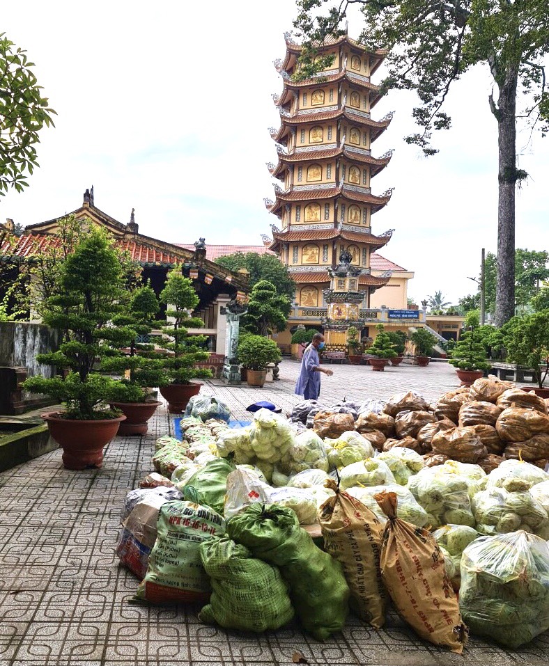 tang ni phat tu tinh binh phuoc gui 12 tan nong san giup nguoi dan vung dich binh duong