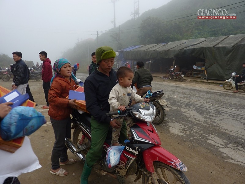 8221 tet yeu thuong  8221  den hoa binh quynh nhai pha din