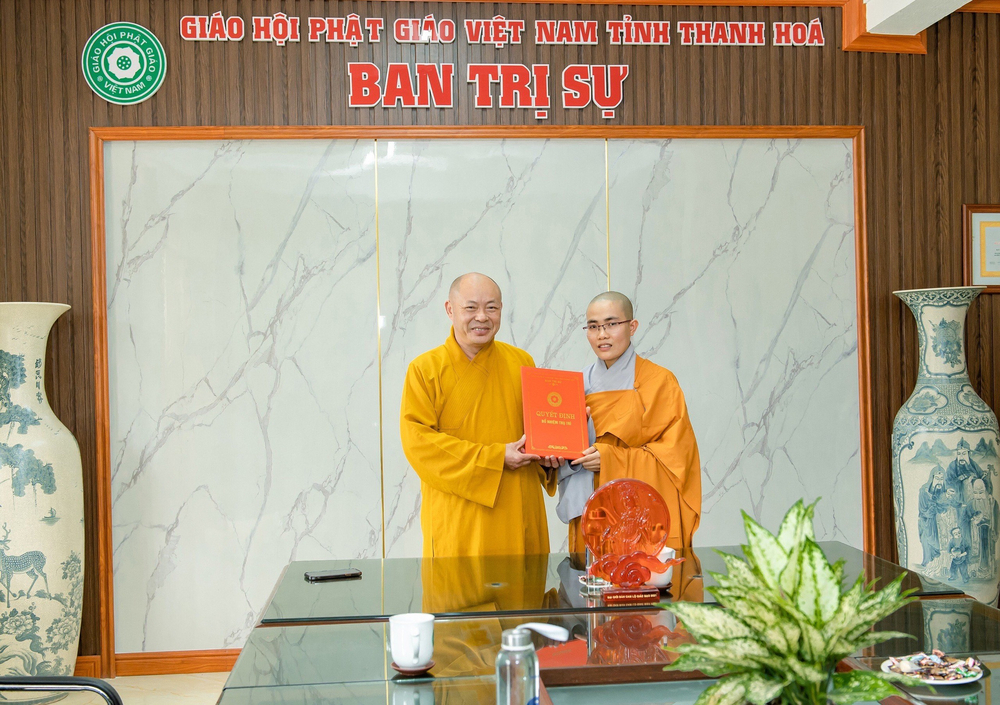 thanh hoa  le trao quyet dinh bo nhiem tru tri chua hoang mon va chua gia