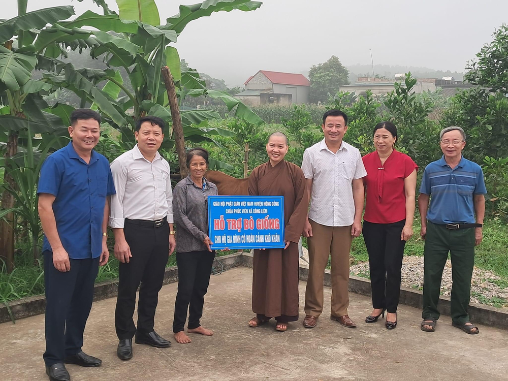 thanh hoa  trao tang bo giong cho ho ngheo xa cong liem