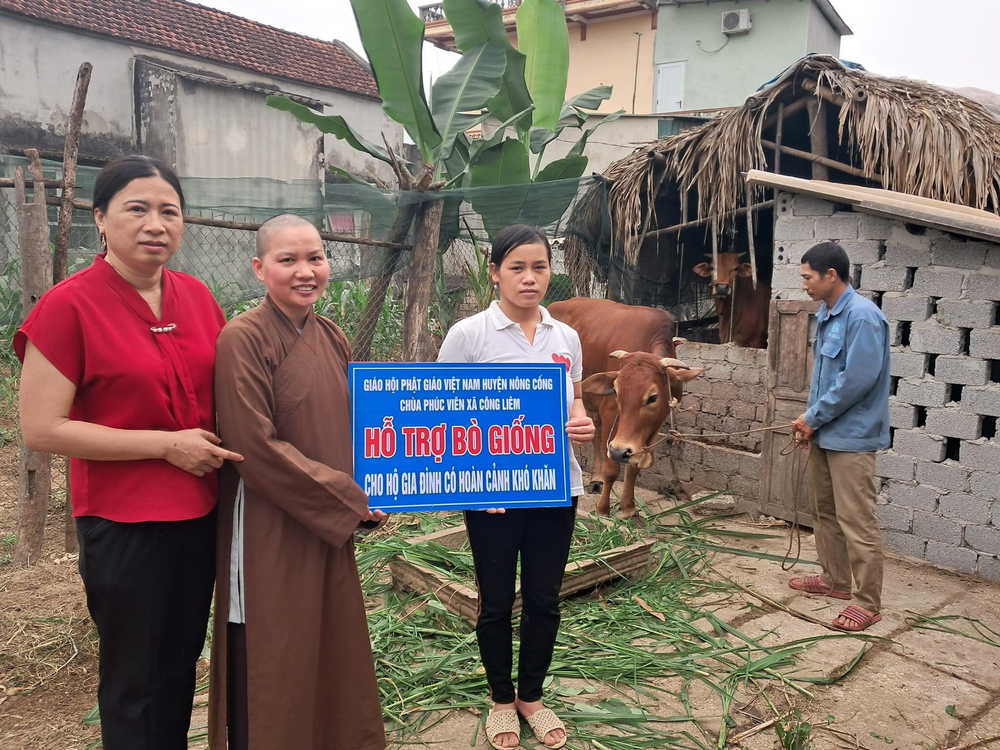 thanh hoa  trao tang bo giong cho ho ngheo xa cong liem