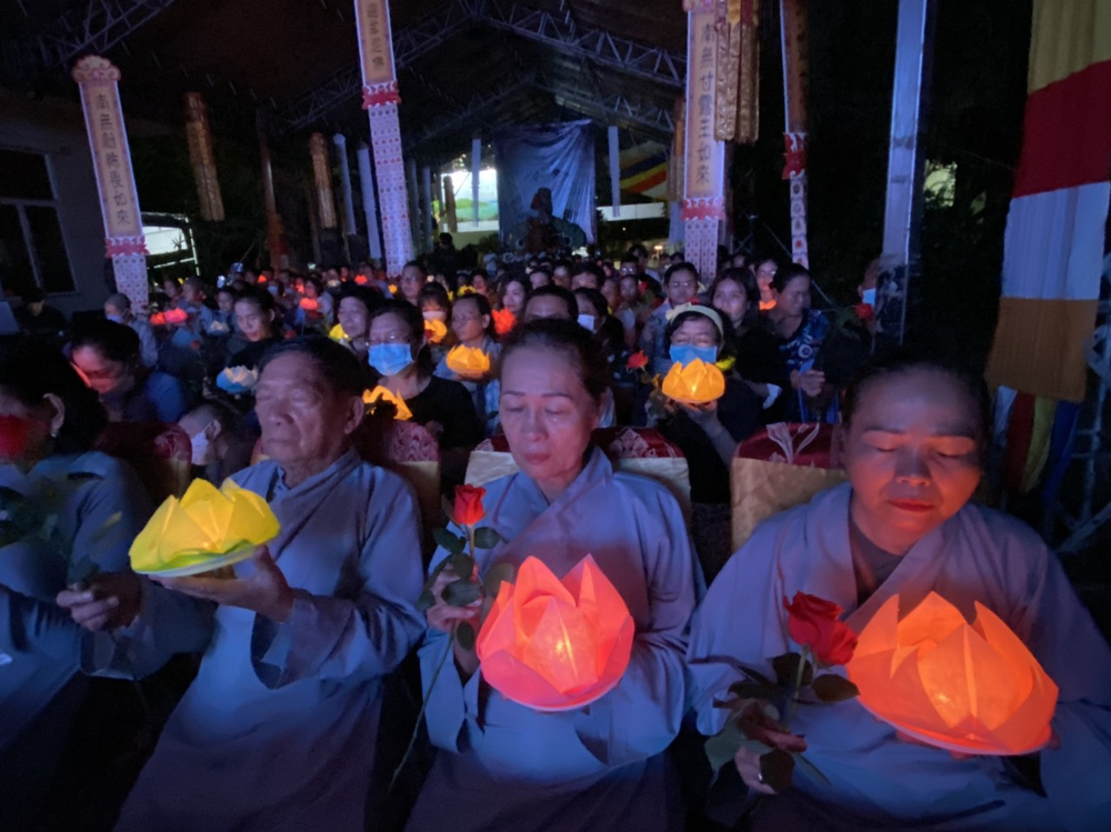 thap nen tuong niem dong bao tu vong trong dai dich covid 19