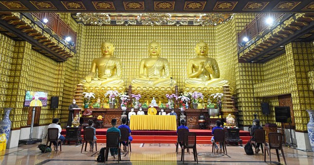 them 15 tinh nguyen vien phat giao ho tro cham soc benh nhan covid 19 tai benh vien cho ray