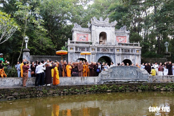 thien su thich nhat hanh ve den to dinh tu hieu