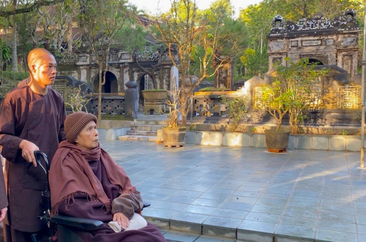 thong tin cap nhat ve suc khoe cua thien su thich nhat hanh mua thu 2021