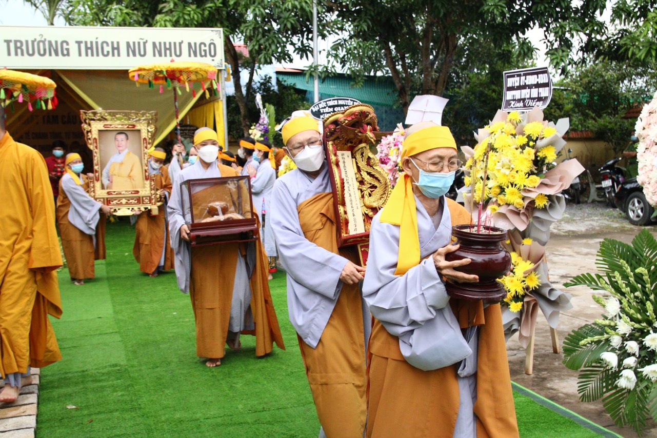 thu cam ta tang le ni truong thich nu nhu ngo