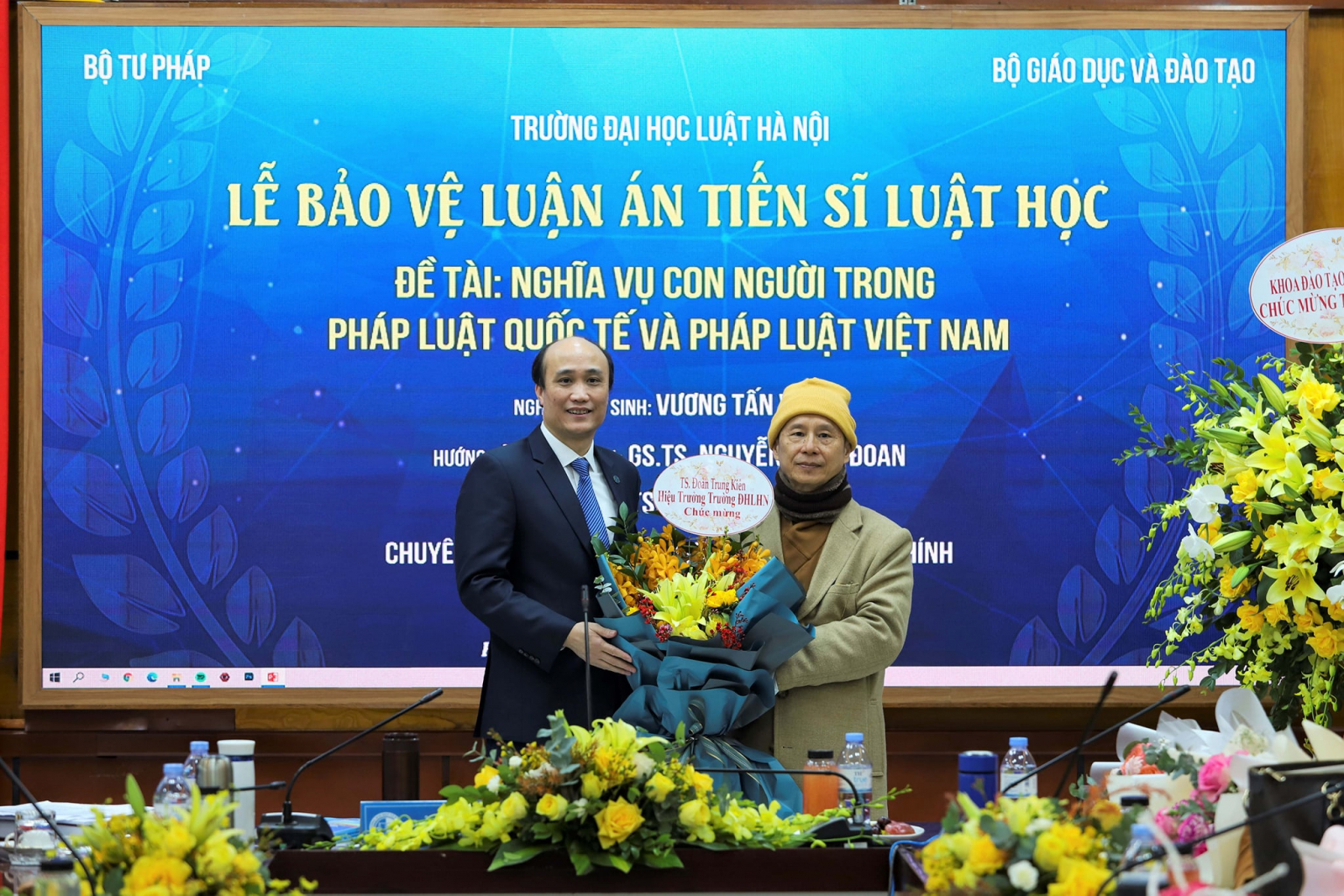 thuong toa thich chan quang bao ve luan an tien si ve nghia vu con nguoi