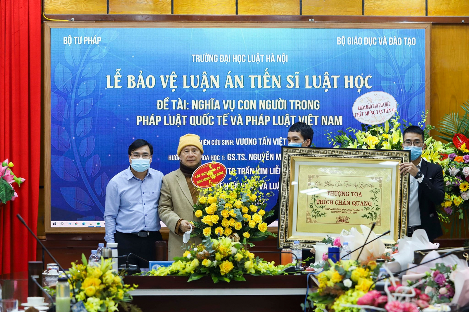 thuong toa thich chan quang bao ve luan an tien si ve nghia vu con nguoi