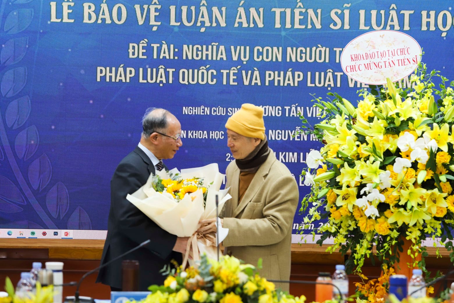 thuong toa thich chan quang bao ve luan an tien si ve nghia vu con nguoi