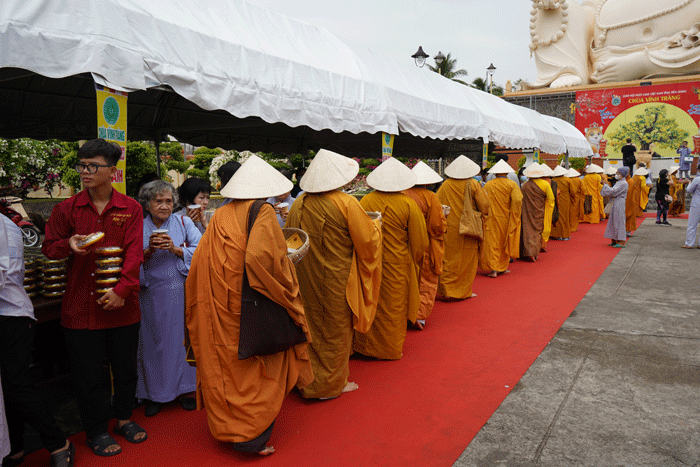 tien giang  hoan dan duoc su va phap hoi co phat khat thuc gieo duyen tai chua vinh trang