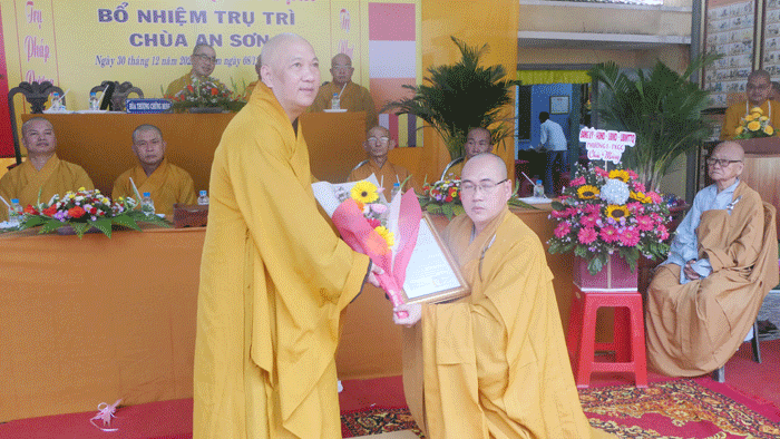 tien giang  le cong bo quyet dinh bo nhiem tru tri chua an son cho dai duc thich nguyen minh