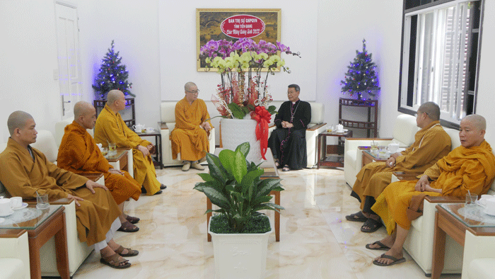 tien giang thuong truc ban tri su phat giao tinh chuc mung le giang sinh nam 2022