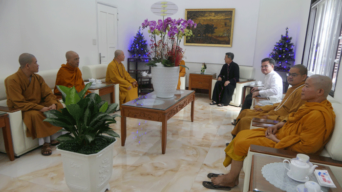 tien giang thuong truc ban tri su phat giao tinh chuc mung le giang sinh nam 2022
