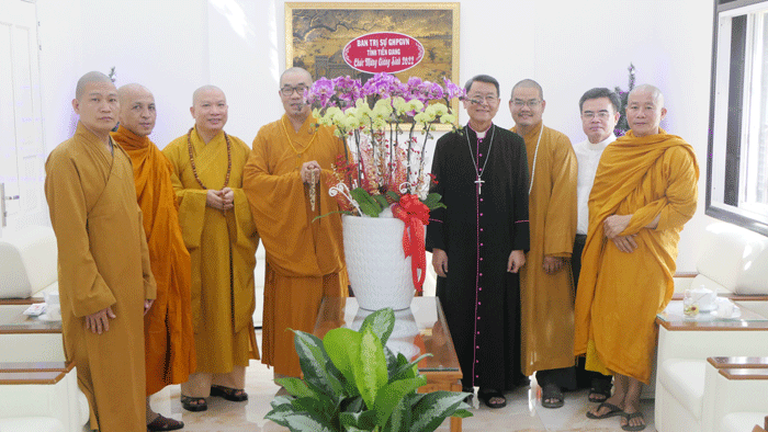 tien giang thuong truc ban tri su phat giao tinh chuc mung le giang sinh nam 2022